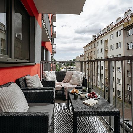 Prague Days - Bright Apartment - Balcony - Private Parking エクステリア 写真