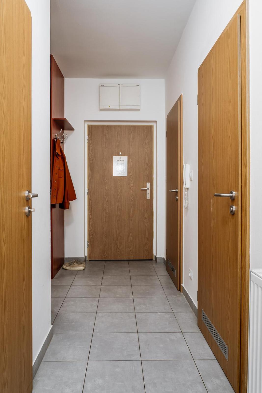 Prague Days - Bright Apartment - Balcony - Private Parking エクステリア 写真