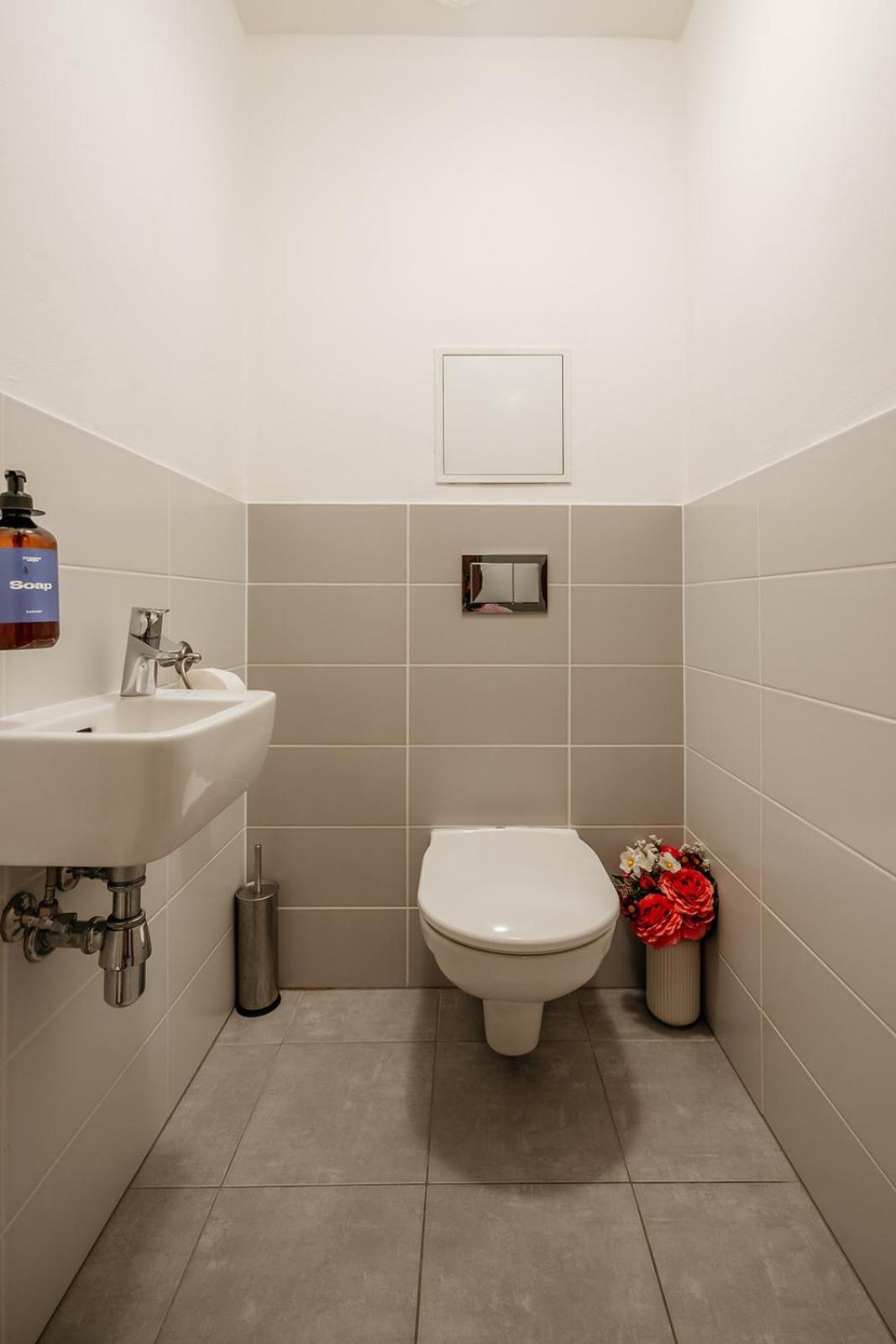 Prague Days - Bright Apartment - Balcony - Private Parking エクステリア 写真