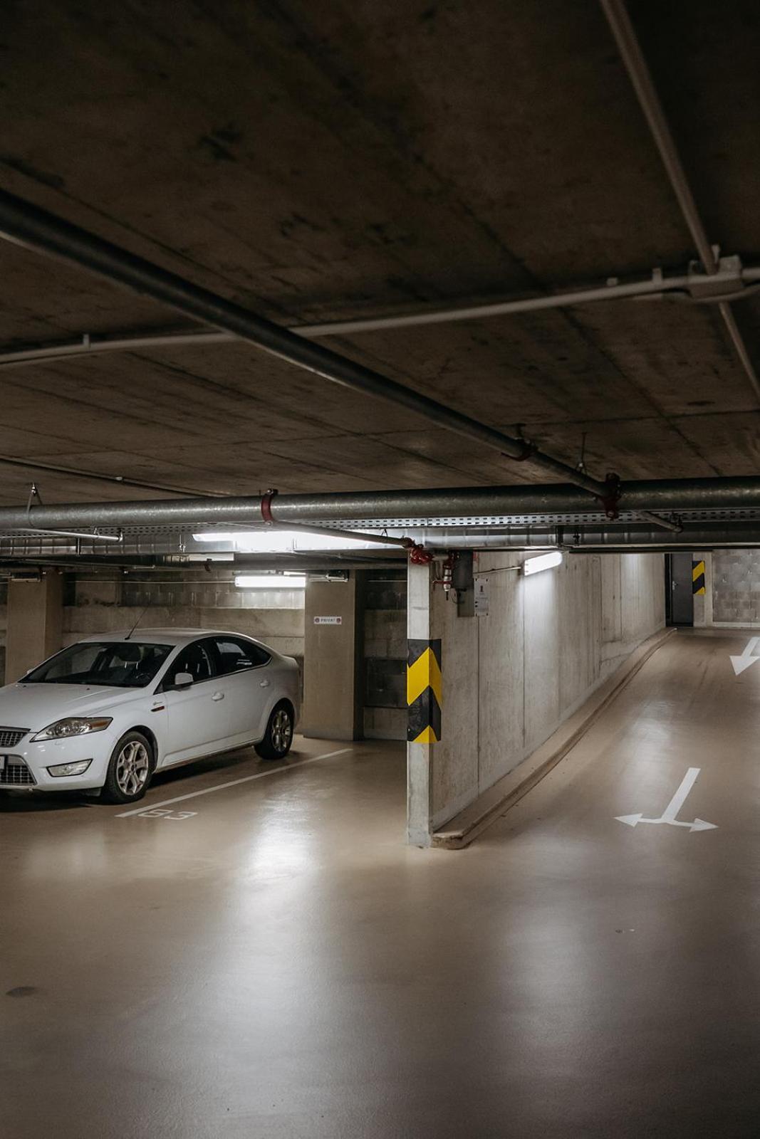 Prague Days - Bright Apartment - Balcony - Private Parking エクステリア 写真