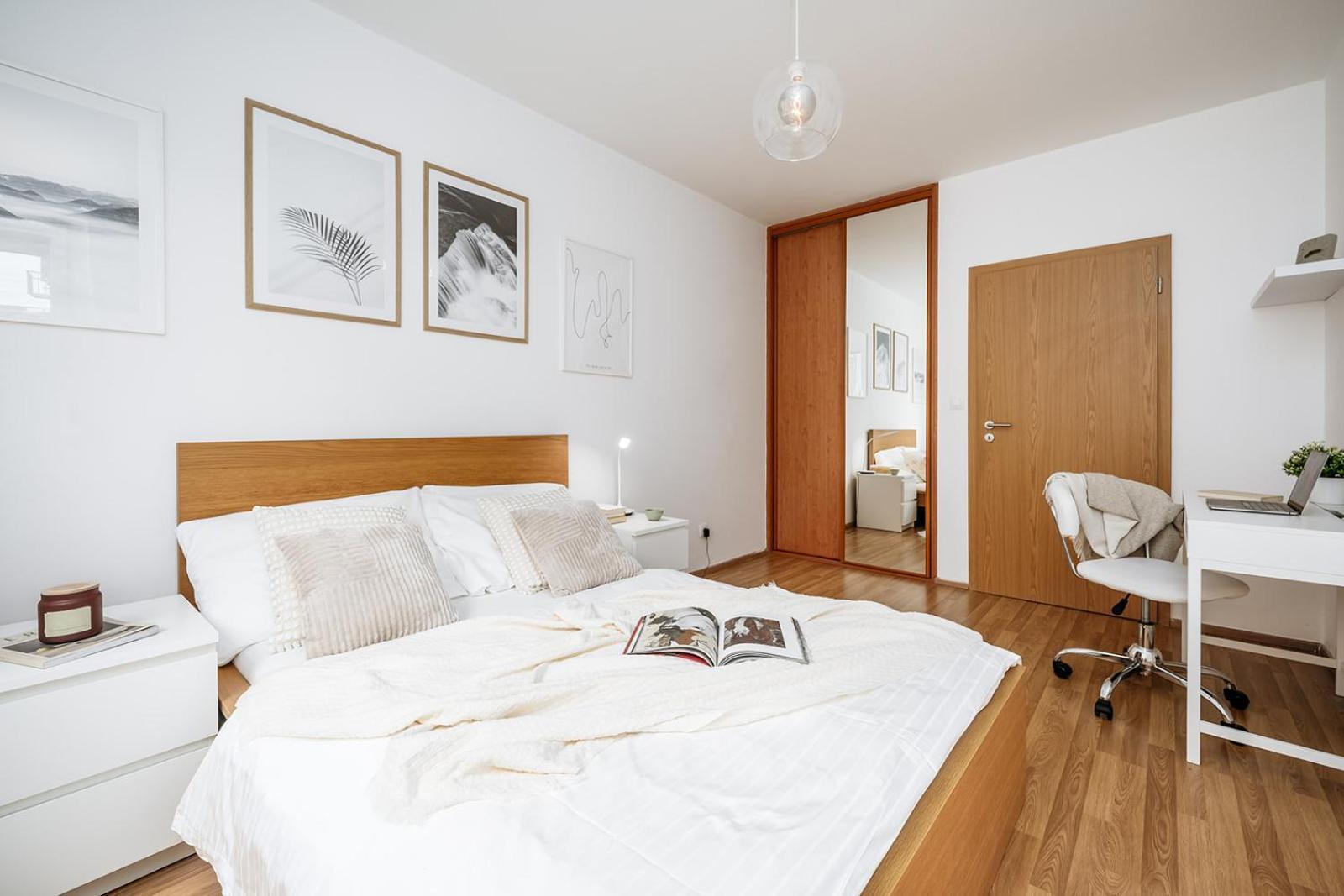 Prague Days - Bright Apartment - Balcony - Private Parking エクステリア 写真