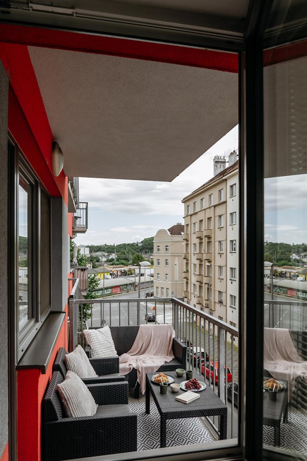 Prague Days - Bright Apartment - Balcony - Private Parking エクステリア 写真