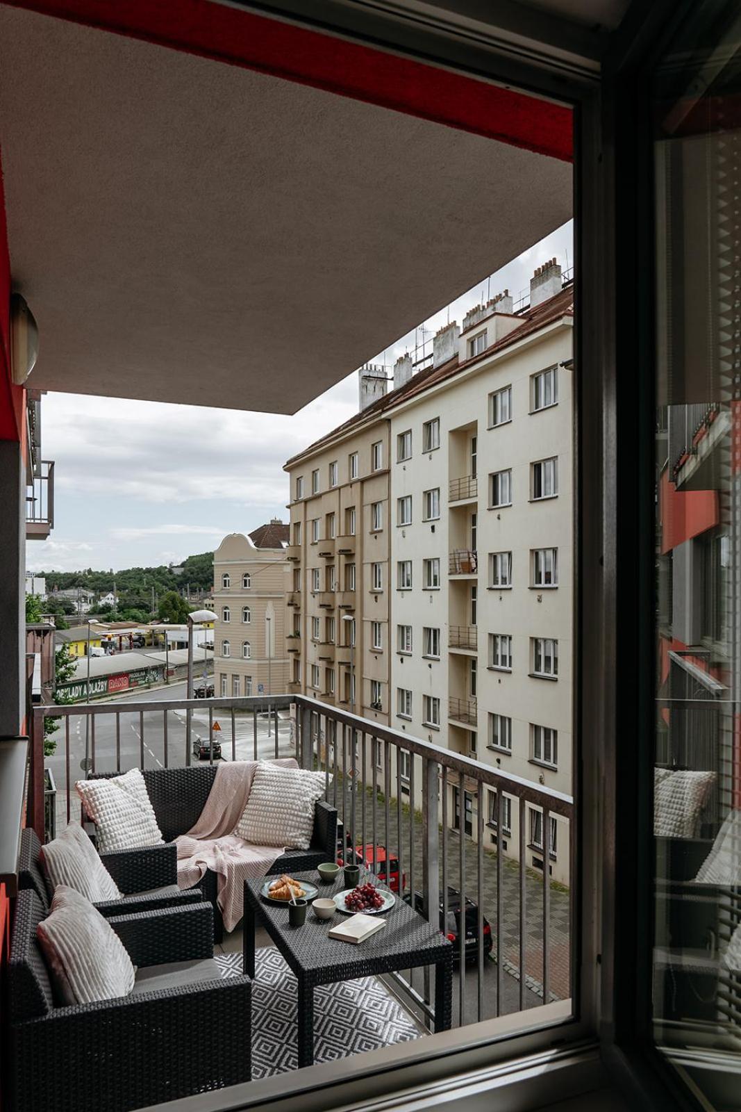 Prague Days - Bright Apartment - Balcony - Private Parking エクステリア 写真
